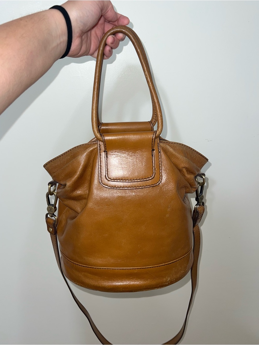 HOBO Sheila Bucket Bag in Truffle